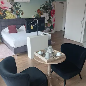 Inside Les Dombes Couette-café Villars-les-Dombes